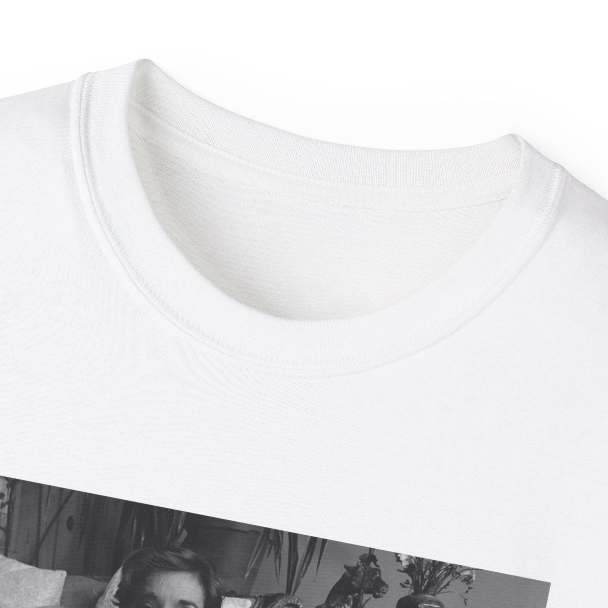 T shirt "Kinda Chic To Be Offline"