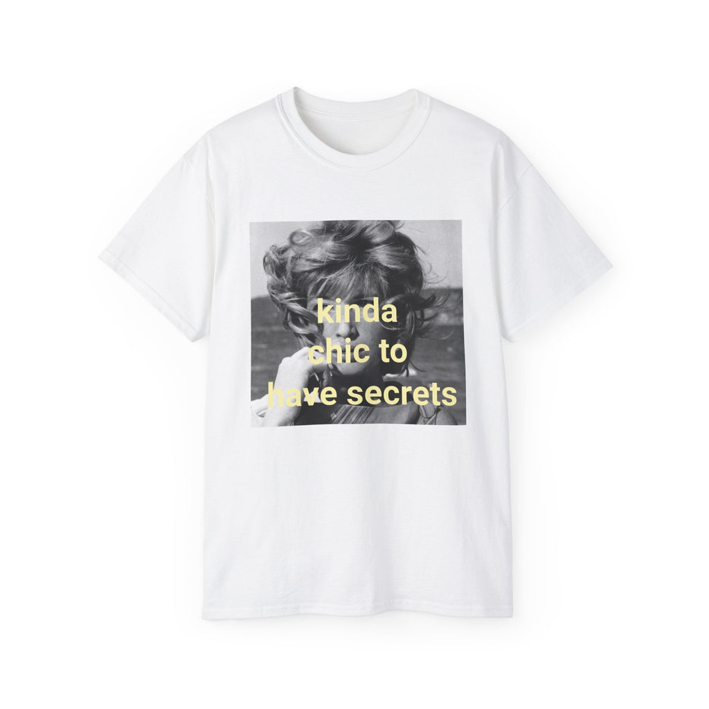 T shirt "Kinda Chic To Have Secrets"