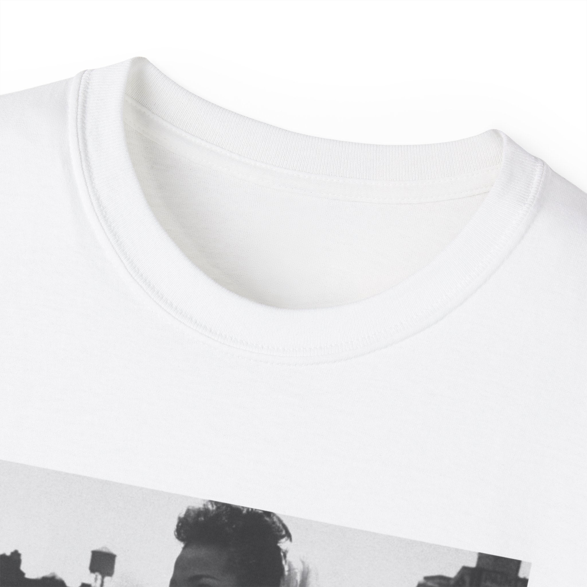 T shirt "Kinda Chic To Leave Early"