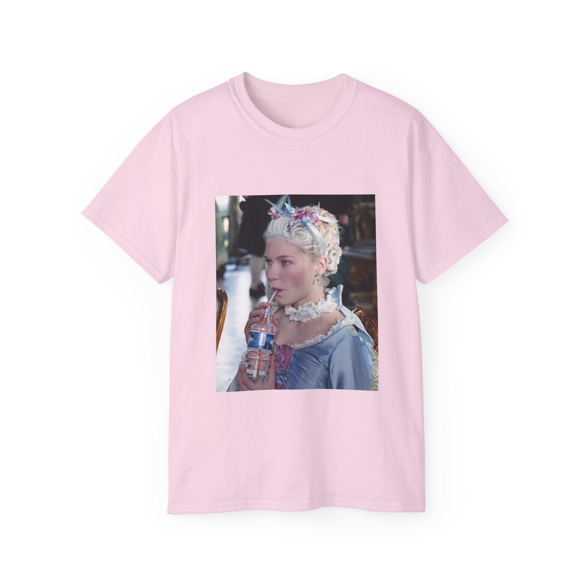 t-shirt unisexe 100% coton rose avec imprimé marie antoinette de sofia coppola par Atelier 20h20