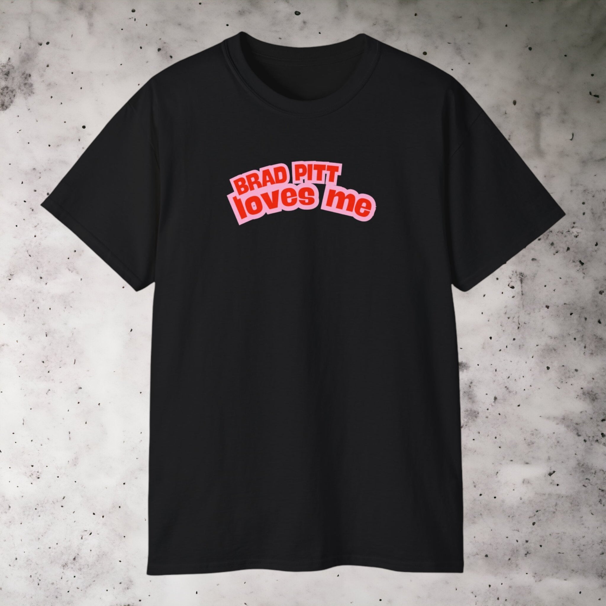 "Brad Pitt loves me" T-shirt