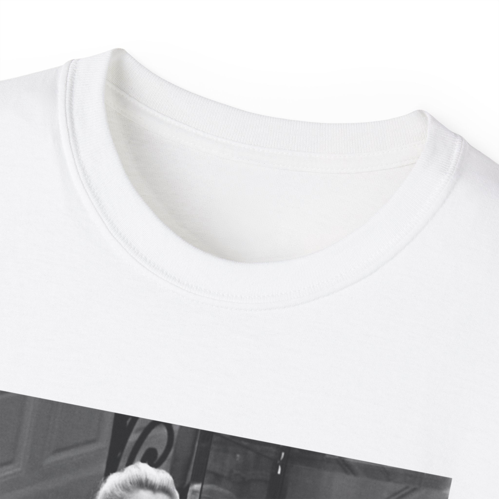 T shirt "Kinda Chic To Go To Therapy"