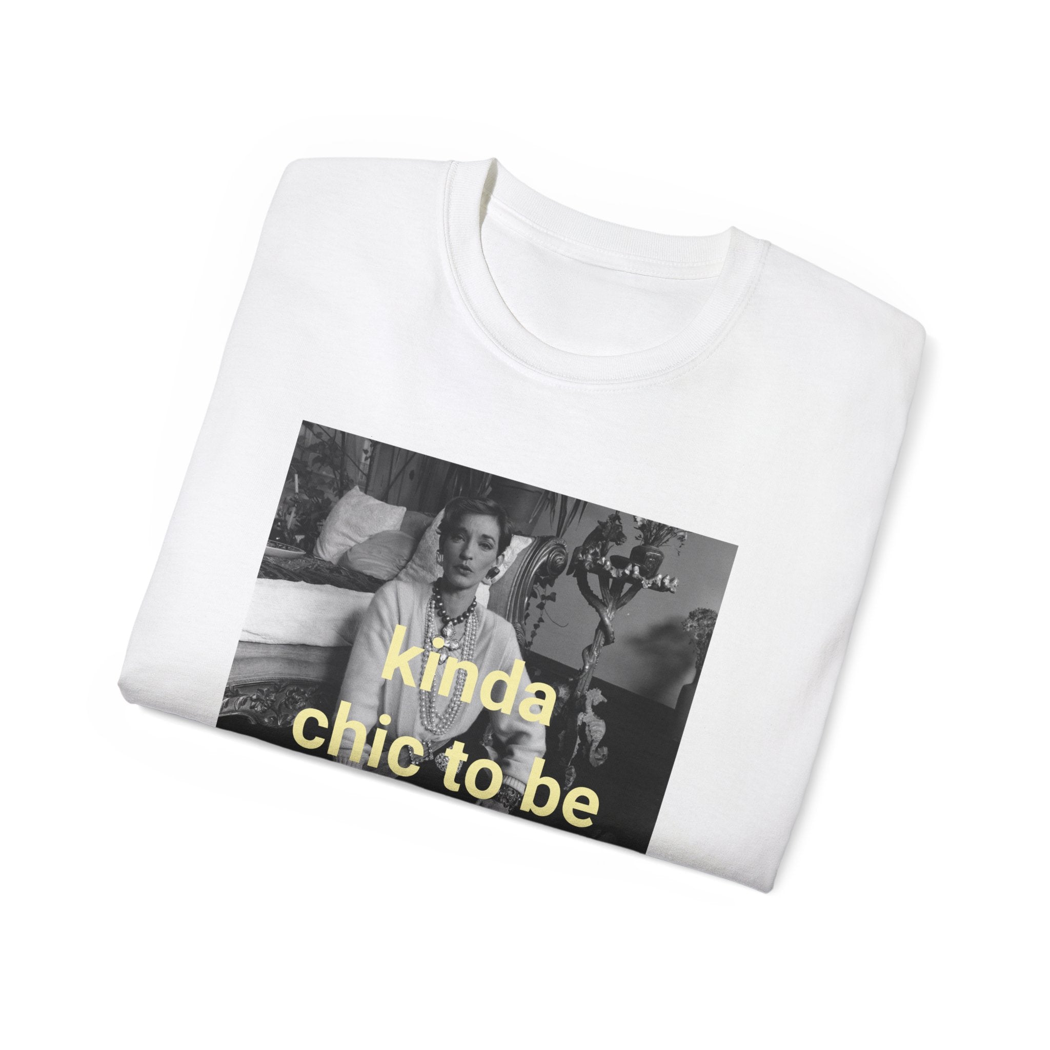 T shirt "Kinda Chic To Be Offline"