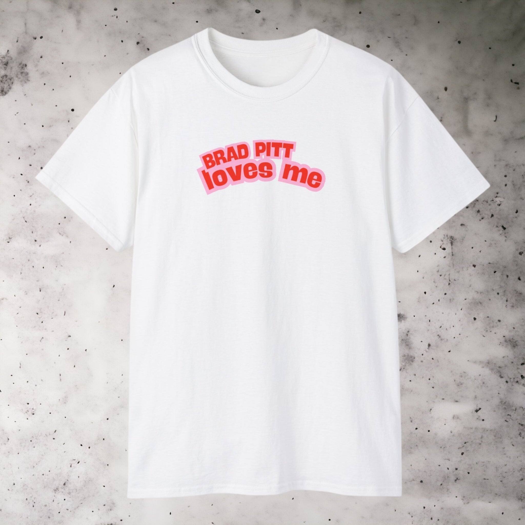 "Brad Pitt loves me" T-shirt