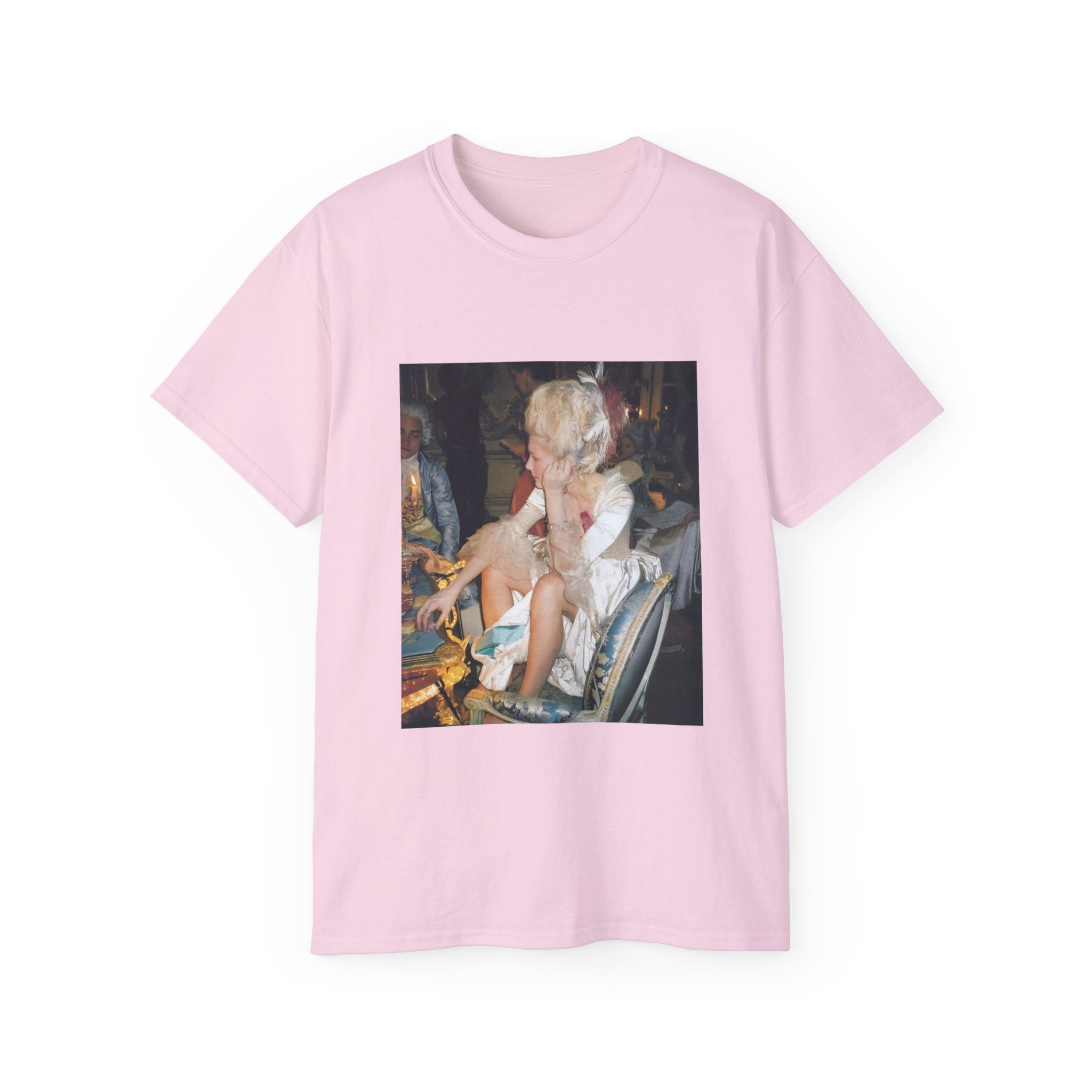 t-shirt unisexe 100% coton rose avec imprimé marie antoinette de sofia coppola par Atelier 20h20