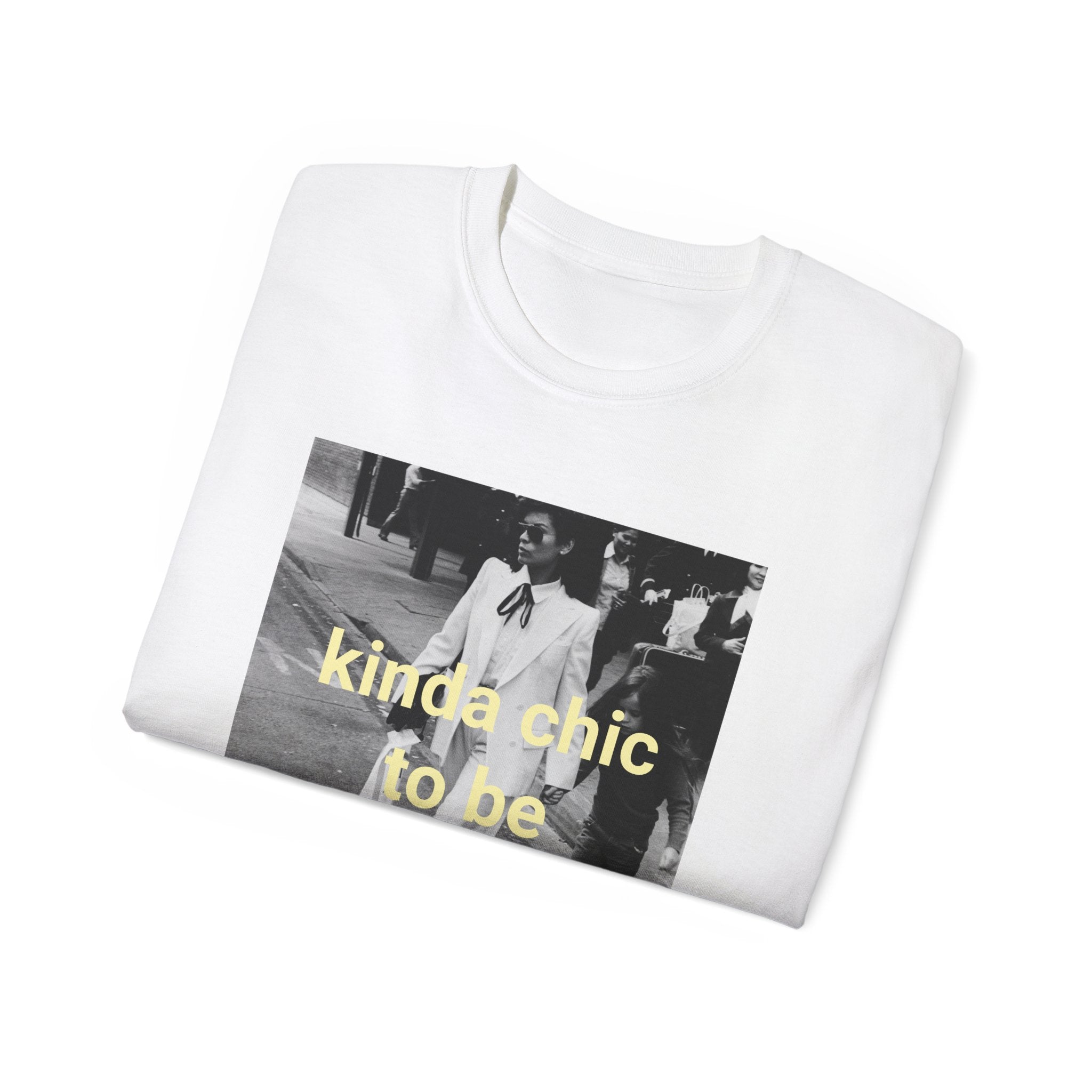 T-Shirt "Kinda chic to be unavalaible"
