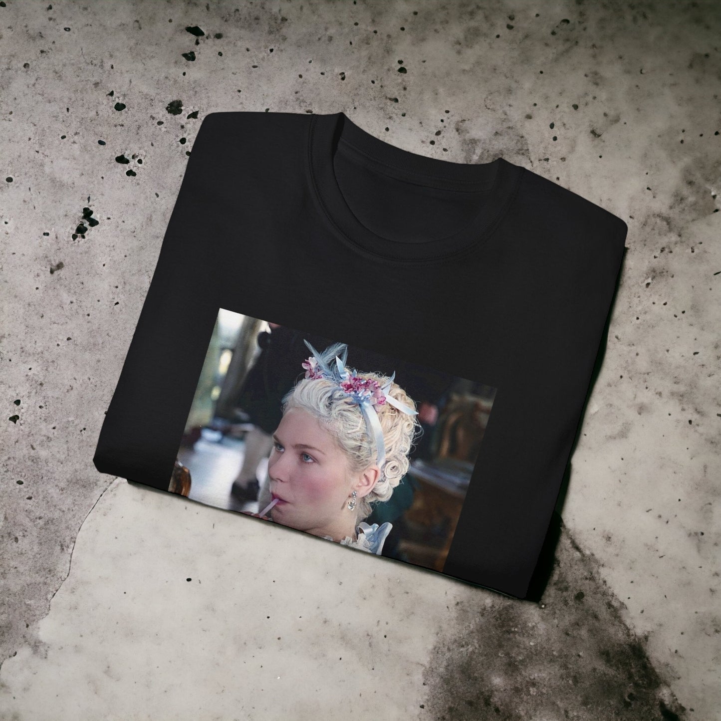 Marie-Antoinette drinking - Unisex Ultra Cotton Black, White or Pink Tee