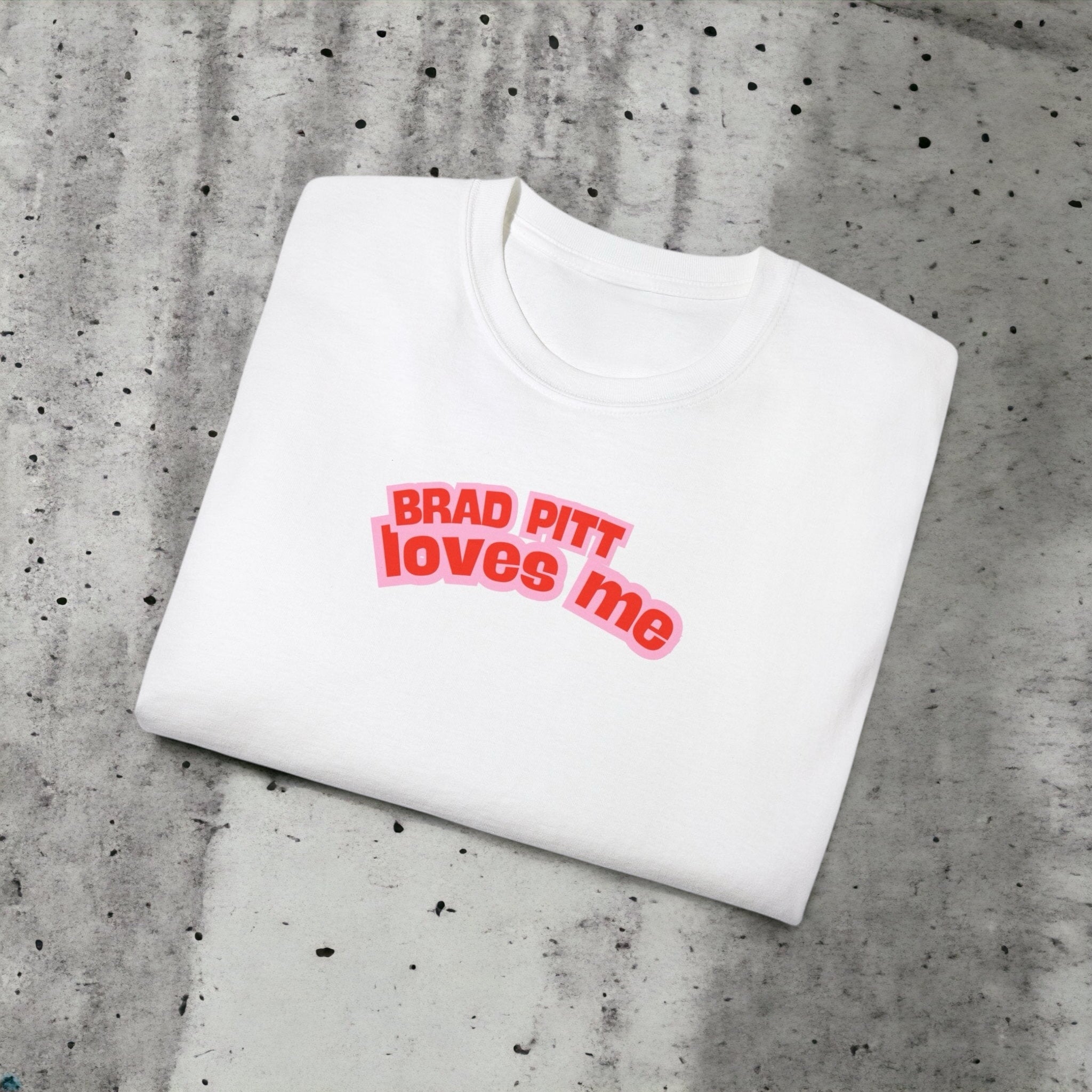 "Brad Pitt loves me" T-shirt